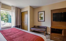 Comfort Suites Fishkill Near Interstate 84